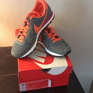 Women’s Nike Air Pegasus ‘83 - size 8
